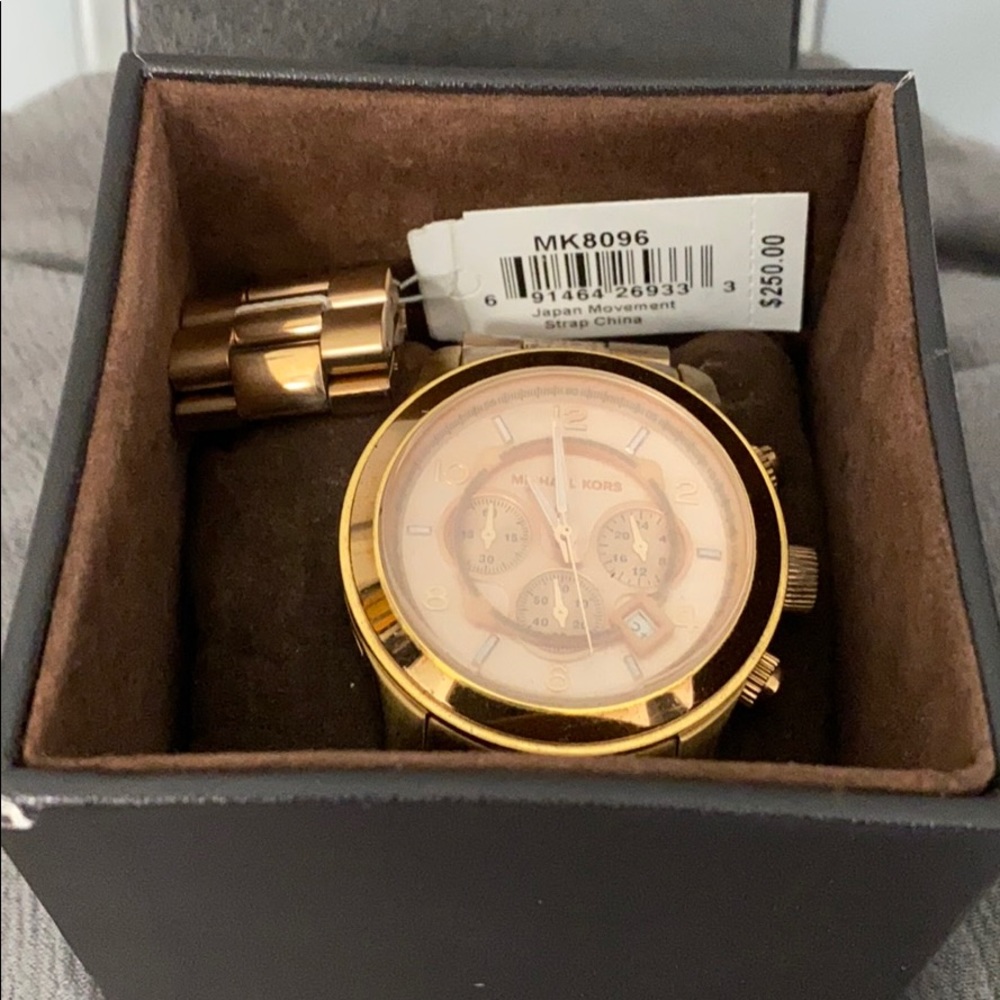 HOST PICK Michael Kors chronograph watch rose gold